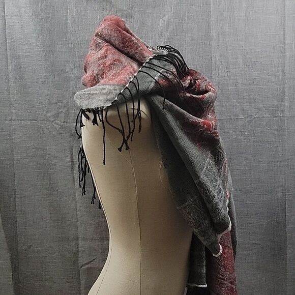 Urban NOMAD NWT Wrap Scarf Fall Winter Gypsie Boho Afghan Gray Red - Picture 5 of 5